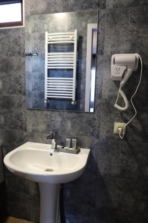 Paradise Inn Kazbegi מראה חיצוני תמונה